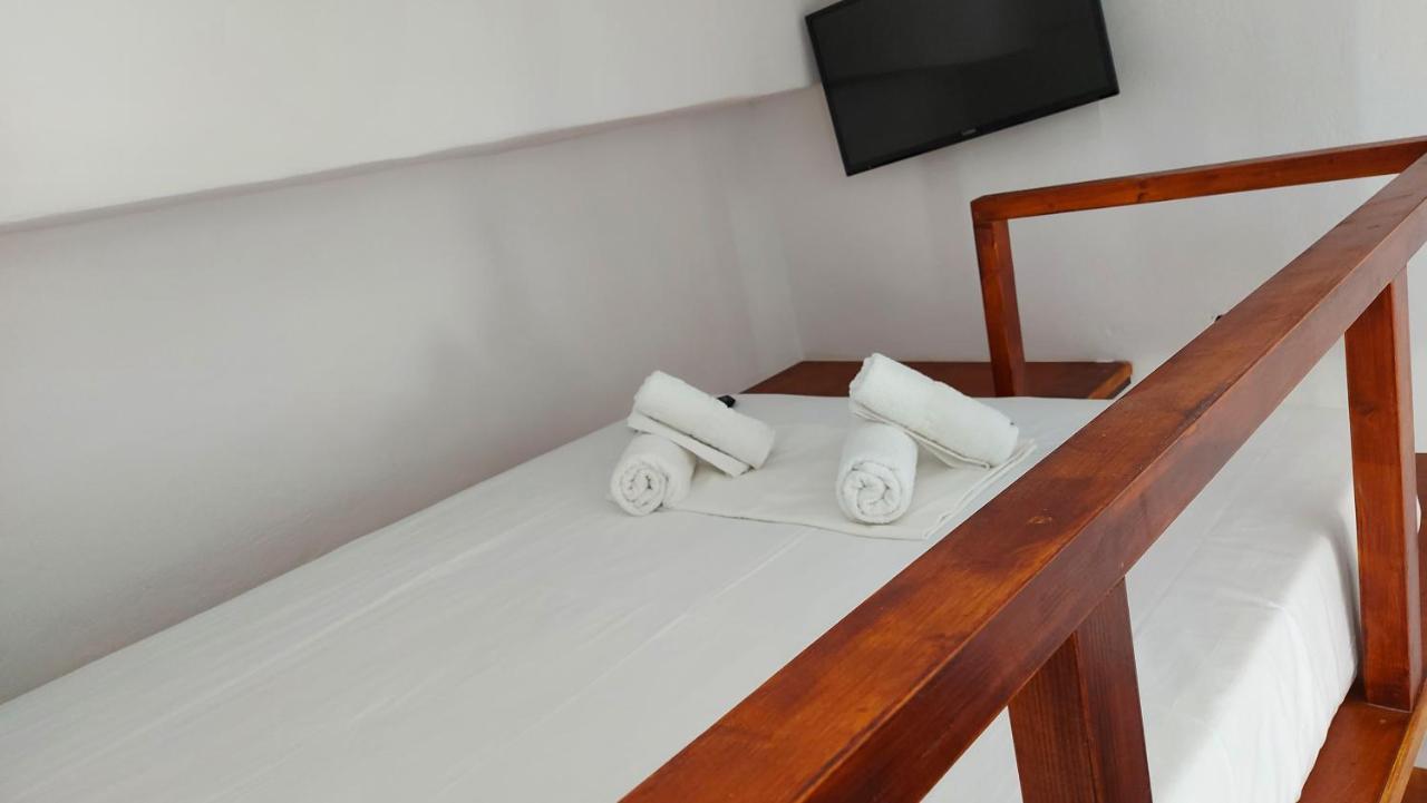 Niso Double Apartment Livadi  ภายนอก รูปภาพ