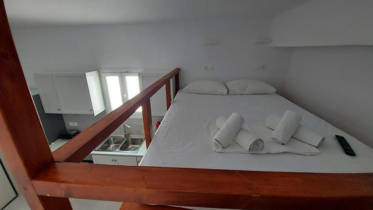 Niso Double Apartment Livadi  ภายนอก รูปภาพ