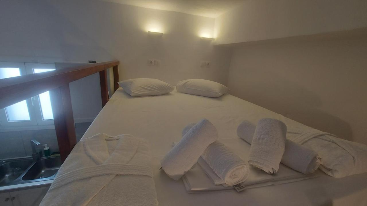 Niso Double Apartment Livadi  ภายนอก รูปภาพ